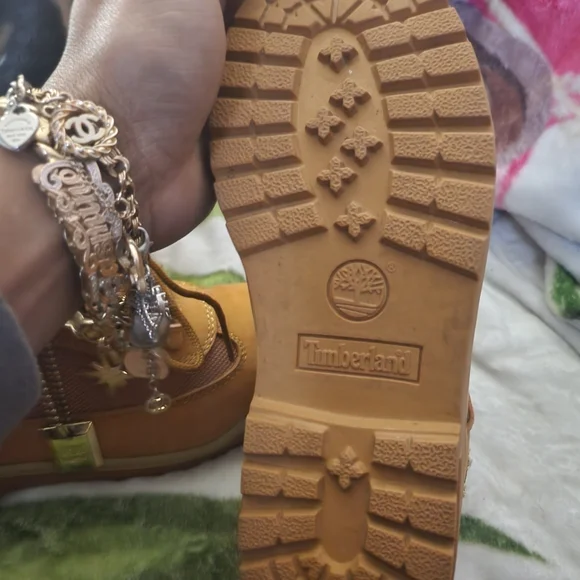 Timberland gold accent ankle boots LIGHTLY USED!! - Picture 3 of 7
